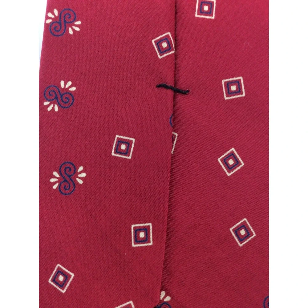 Claiborne Mens Tie 3.5 in W x L 57 Silk Burgundy Red Black White Geometric